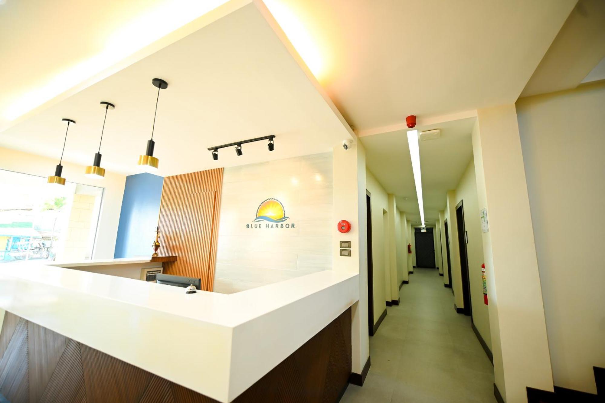 Blue Harbor Hotel Calapan 외부 사진