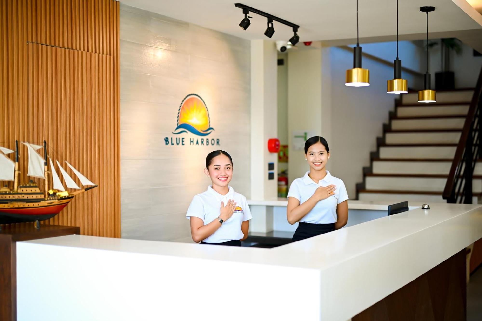 Blue Harbor Hotel Calapan 외부 사진