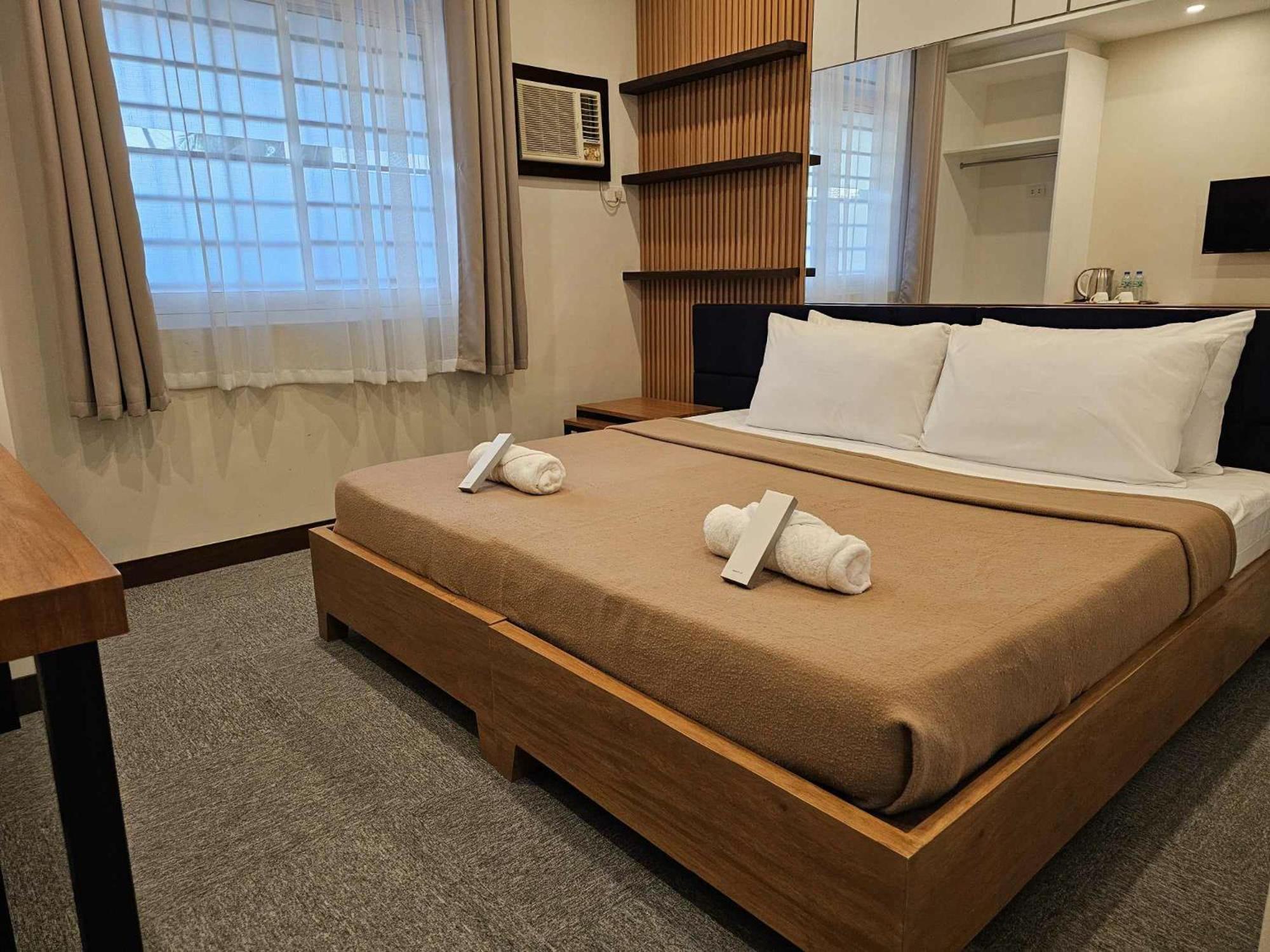 Blue Harbor Hotel Calapan 외부 사진