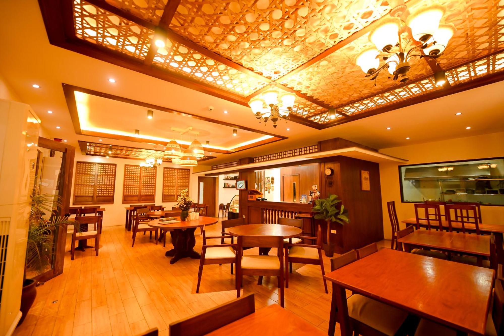 Blue Harbor Hotel Calapan 외부 사진