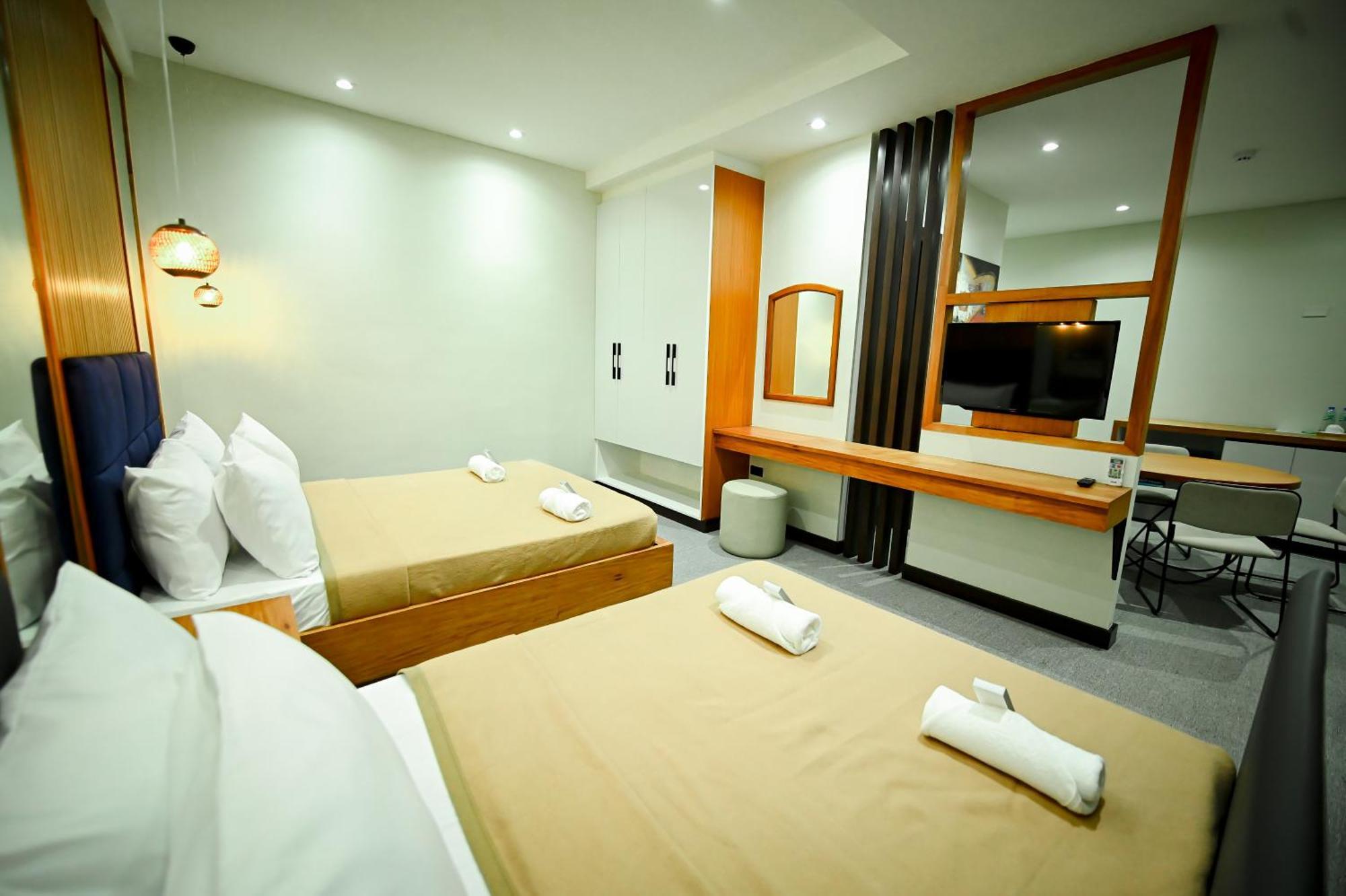 Blue Harbor Hotel Calapan 외부 사진